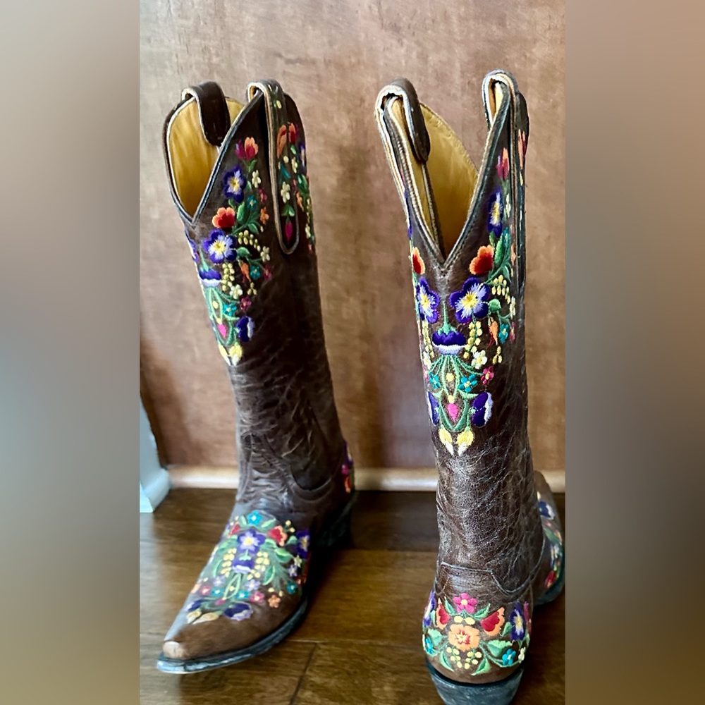 Old Gringo cowboy boots, beautiful embroidery & worn twice.